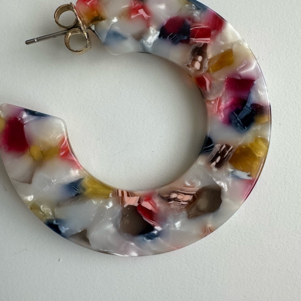 Zenzii Multicolor Marbled Resin Statement Hoop Earrings - Picture 4 of 6